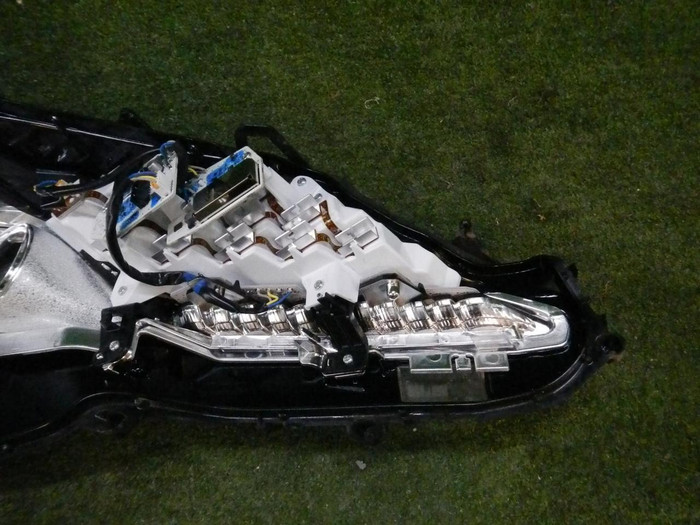 Стекло фары левое Toyota Camry xv70 (2017-2021)