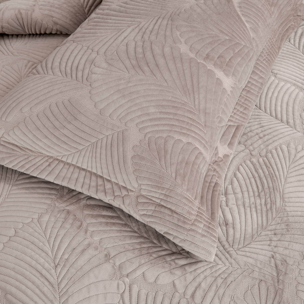 Покрывало 240х260 и 2 наволочки 50х70 Sofi De MarkO Ноэль бежевое