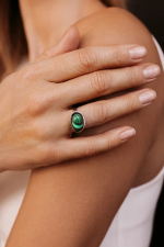 Кольцо с малахитом и россыпью зеленого циркония