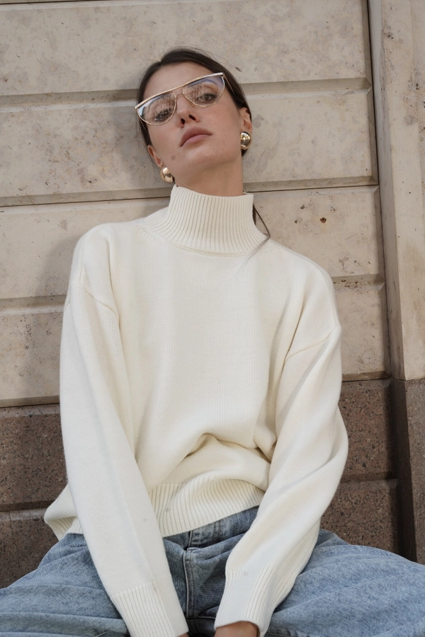 Свитер молочный
