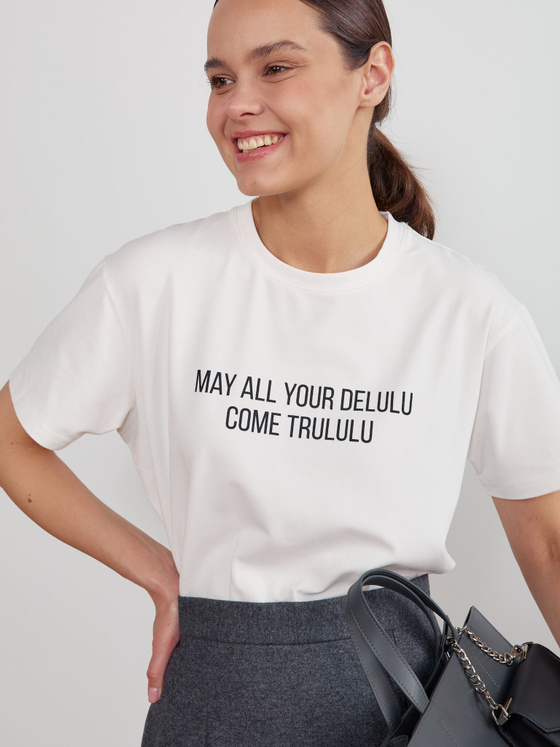 ФУТБОЛКА «DELULU»