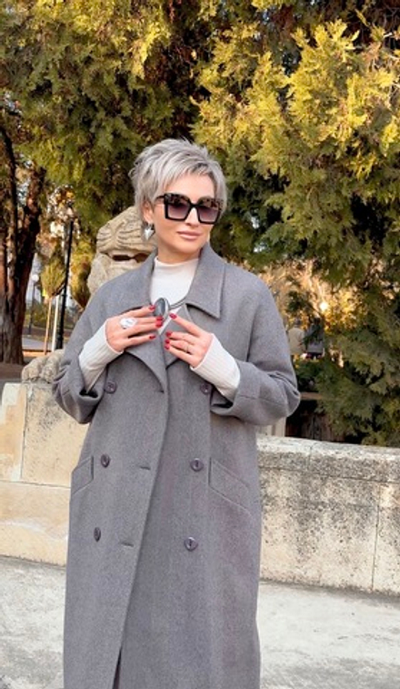 Пальто Амина — серый минимализм и архитектурная свобода