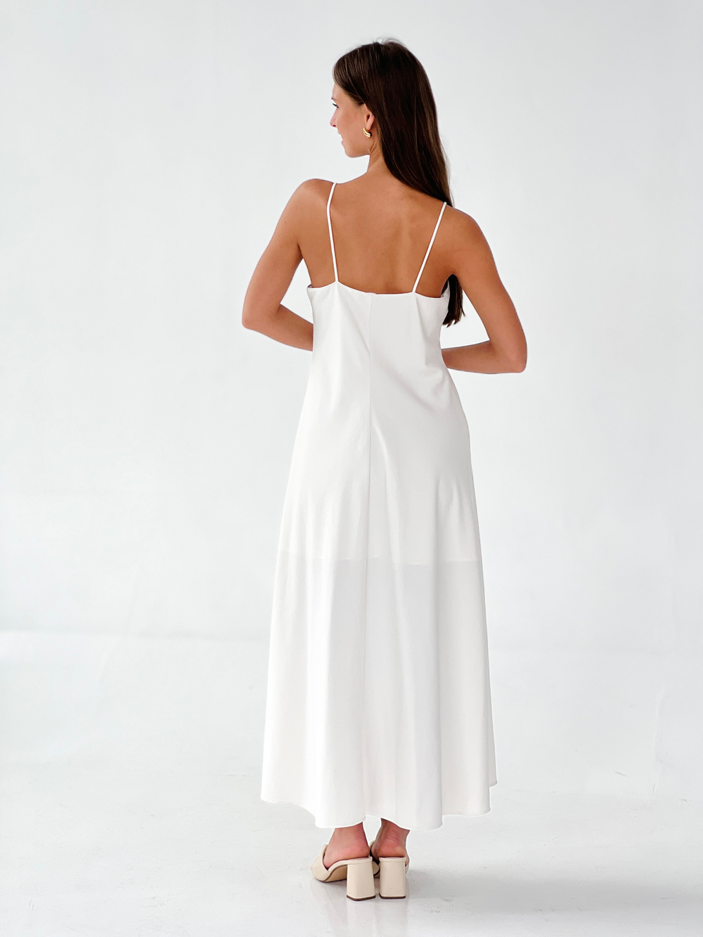 Платье на брителях