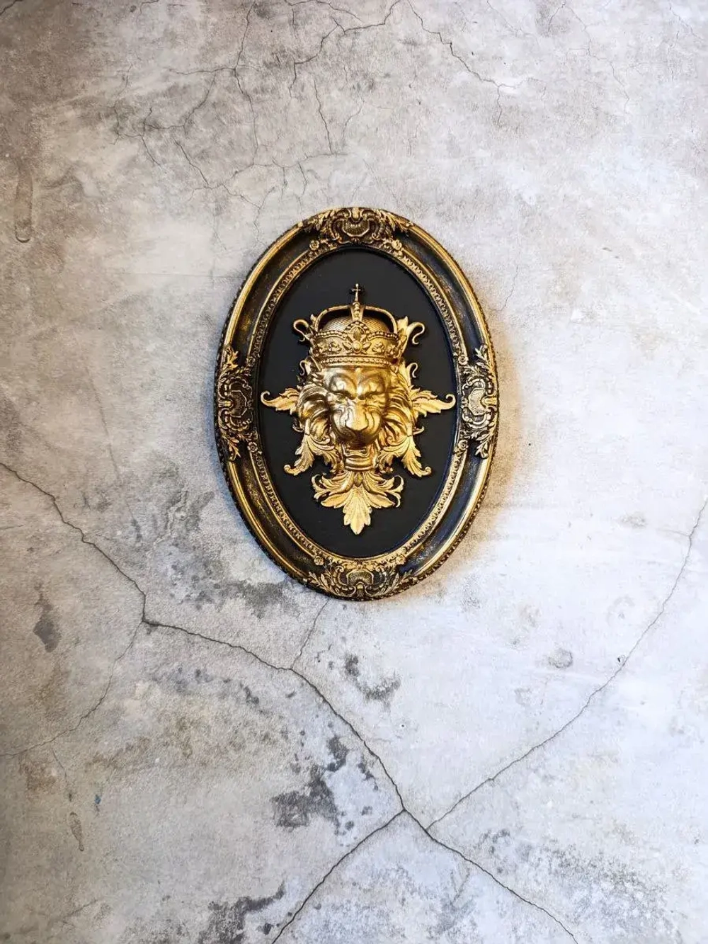 Барельеф на стену из гипса Лев