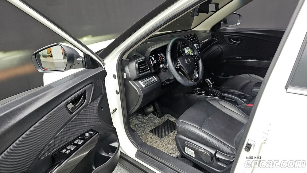 KG Mobility (Ssangyong) Very New Tivoli Бензин 1.5 2WD (11.2020)
