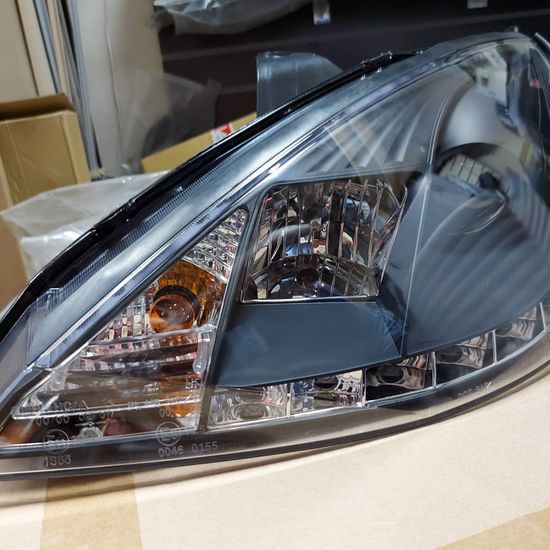 Передние фары Ford Focus 1 daylight black