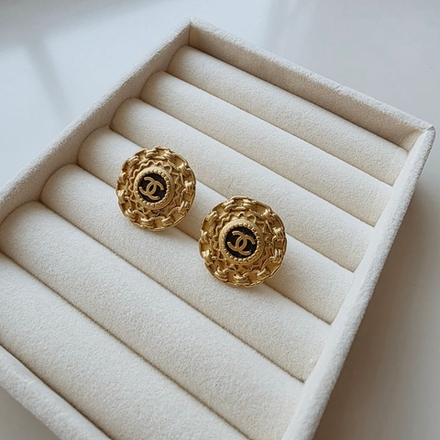 Клипсы Chanel с лого