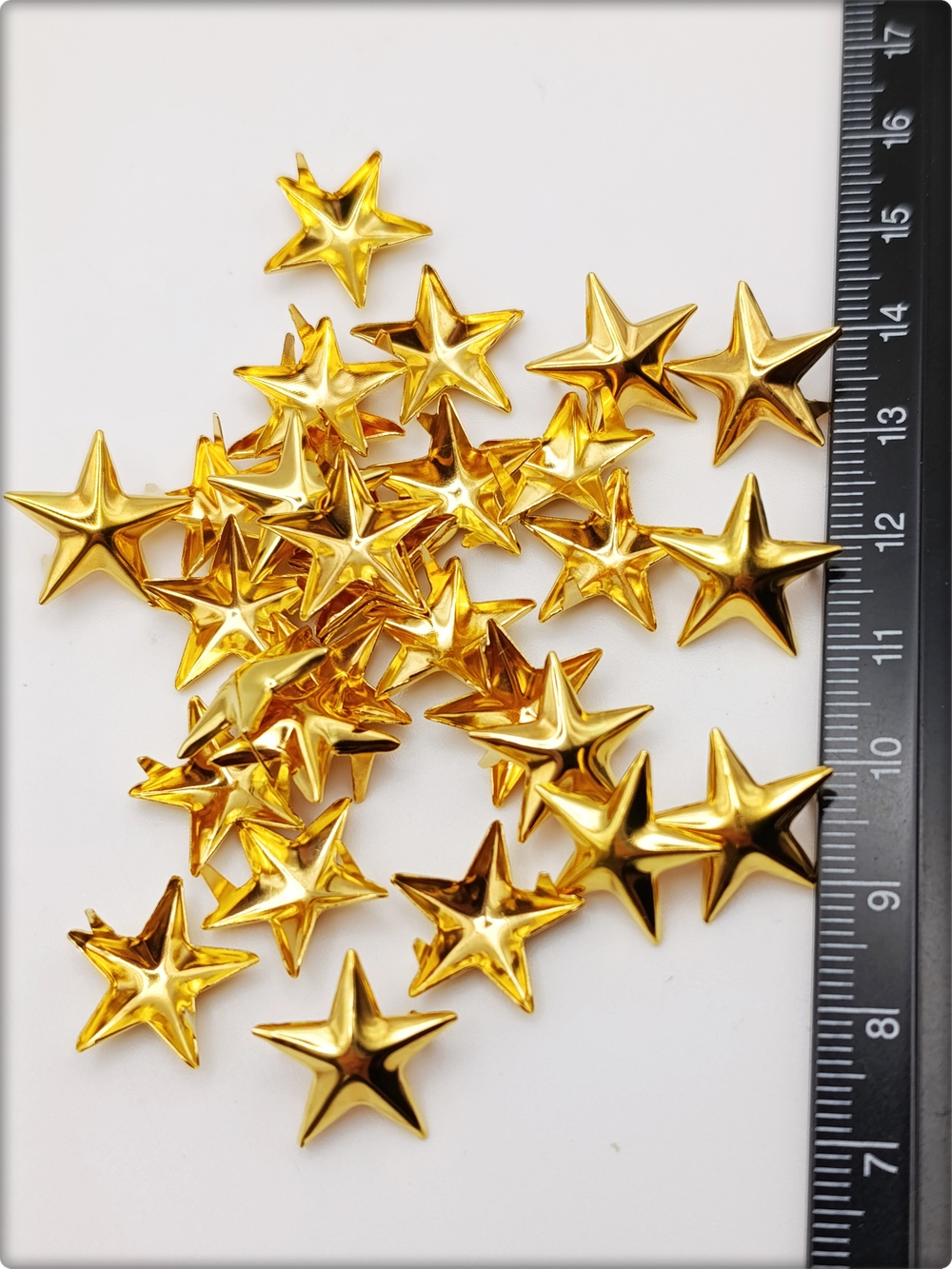 Клепки "Звёзды" золотистые с цапами для декора.