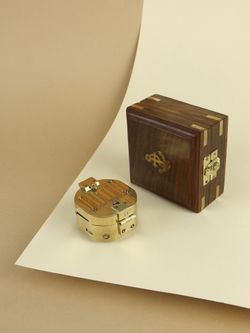 Nautical Морской компас Brunton в деревянном футляре Лого: Made for Royal Navy