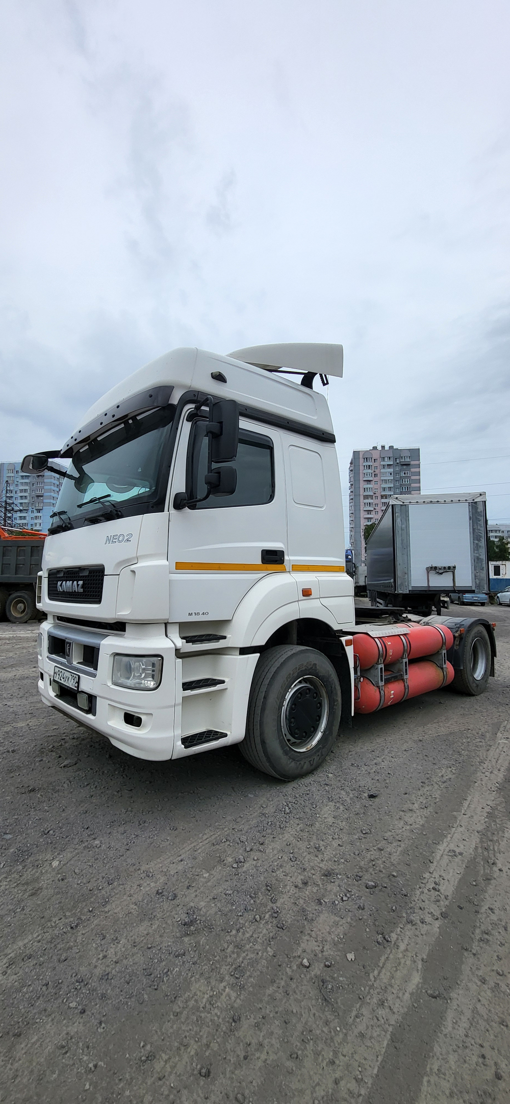 КамАЗ М1840 4x2 Седельный тягач 5490-5P (Газовый, 11,6 л, 389 л.с., МТ)