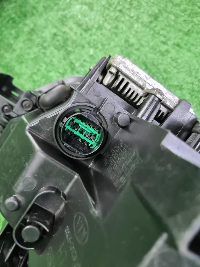 Фара левая Kia Quoris (2012-2018) LED