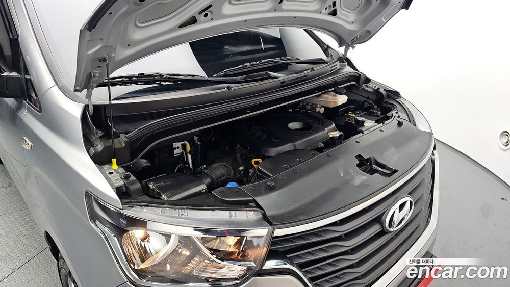 Hyundai The New Grand Starex Van 3-х местный (10.2020)