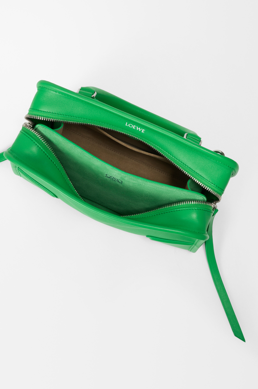 Loewe Маленькая сумка Amazona 180 из мягкой телячьей кожи, зеленый