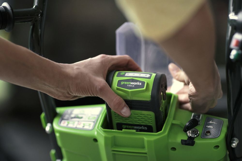 Аккумуляторная самоходная садовая тележка Greenwork G40GCK6,7400007UG, 40v, 106 л, АКБ 5 А·ч и ЗУ