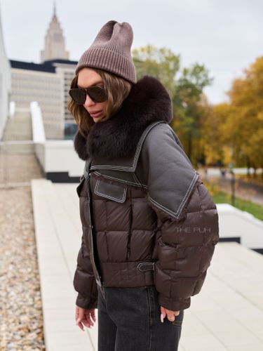 Комбинированный шоколадный пуховик с мехом