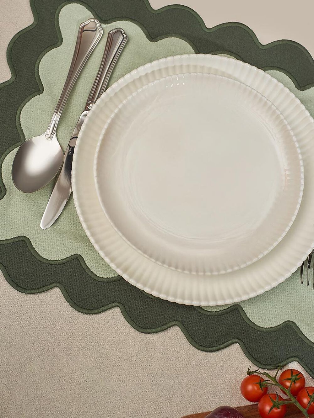 Салфетка под приборы с контрастным кантом зеленого цвета из коллекции Trendy Ruffles, 35х45 см