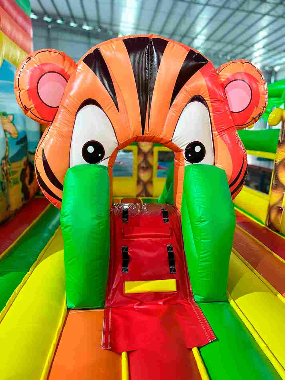 Коммерческий надувной батут «Мега Сафари», 9*9*6 м