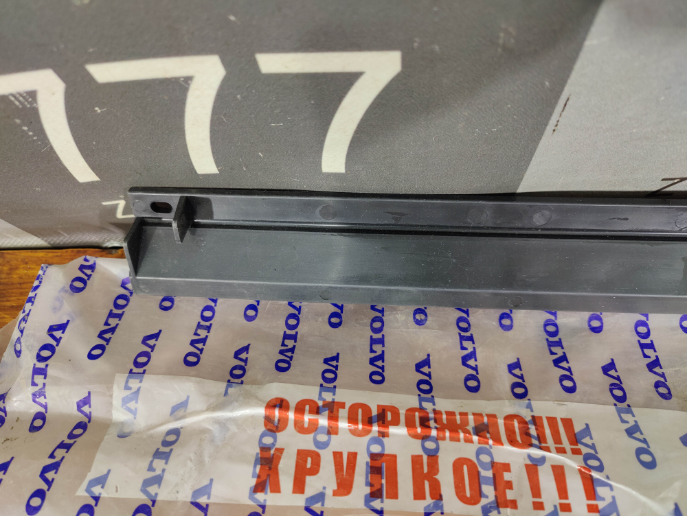 Дефлектор радиатора Volvo XC60 1 08-17 Новый Оригинал 31265124