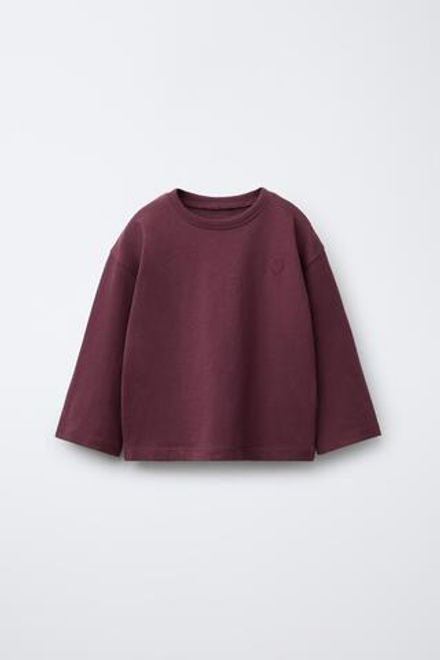 ZARA БАЗОВАЯ ФУТБОЛКА С ВЫШИТЫМ СЕРДЦЕМ, БУРГУНДИ