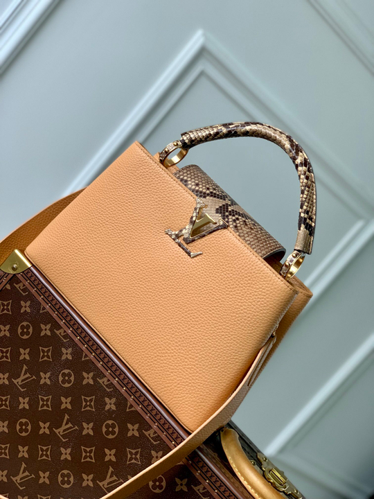 Louis Vuitton Capucines MM