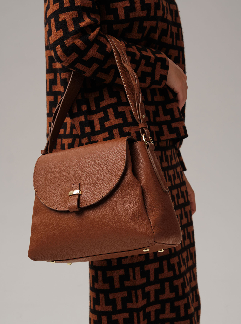 Кожаная сумка Deboro 30737 фундук