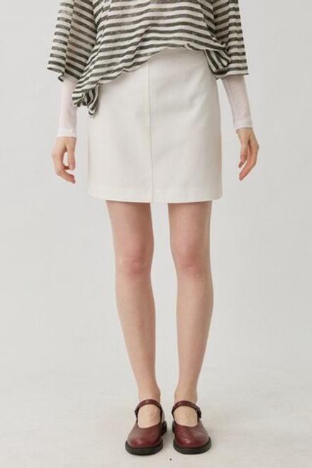 Мини-юбка из белой джинсы