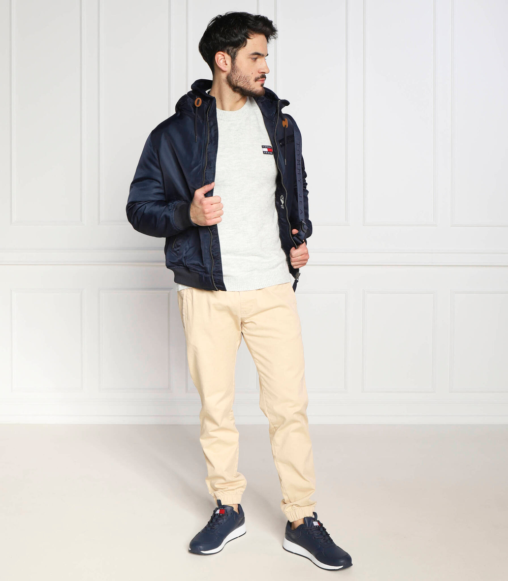 свитер badge Tommy Jeans - серый(DM0DM15065)