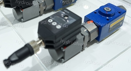 DREE6-1X/210MG24K24A1M - Пропорциональный редукционный клапан Ду6 со встроенным усилителем, сигнал A1 = 0-10В, давление регулировки до 210 бар, монтаж - на плиту