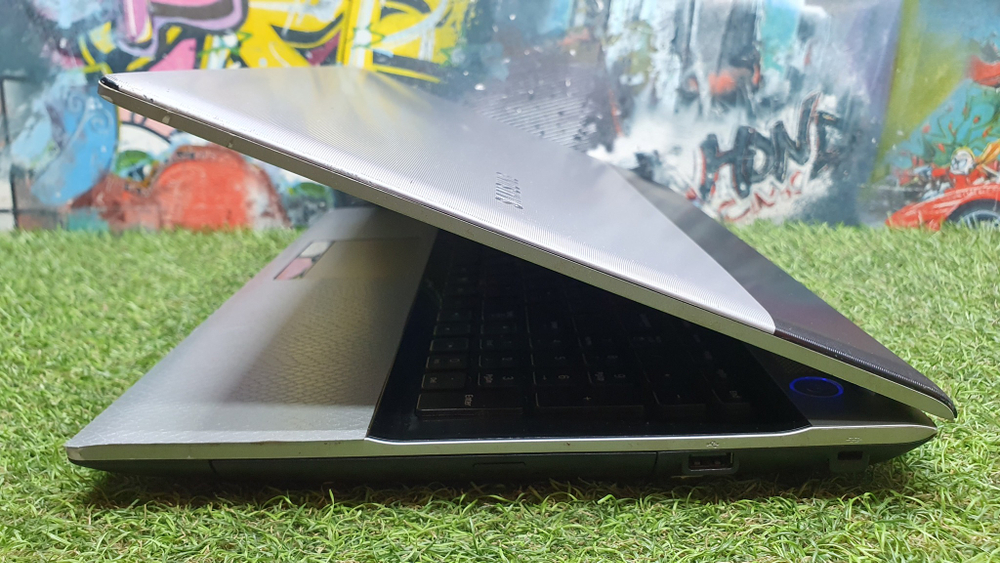 Ноутбук Samsung i5/4Gb/GT 520M 1Gb