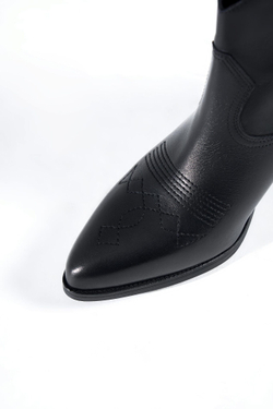 Казаки из натуральной кожи ELEONOR / Черный