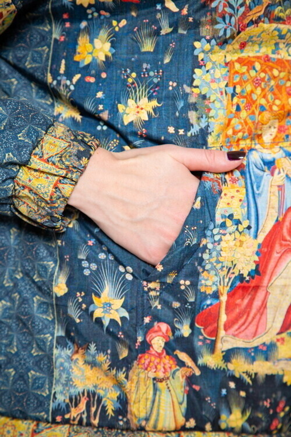 Куртка "Кормление птиц", по мотивам средневековой шпалеры 15 века