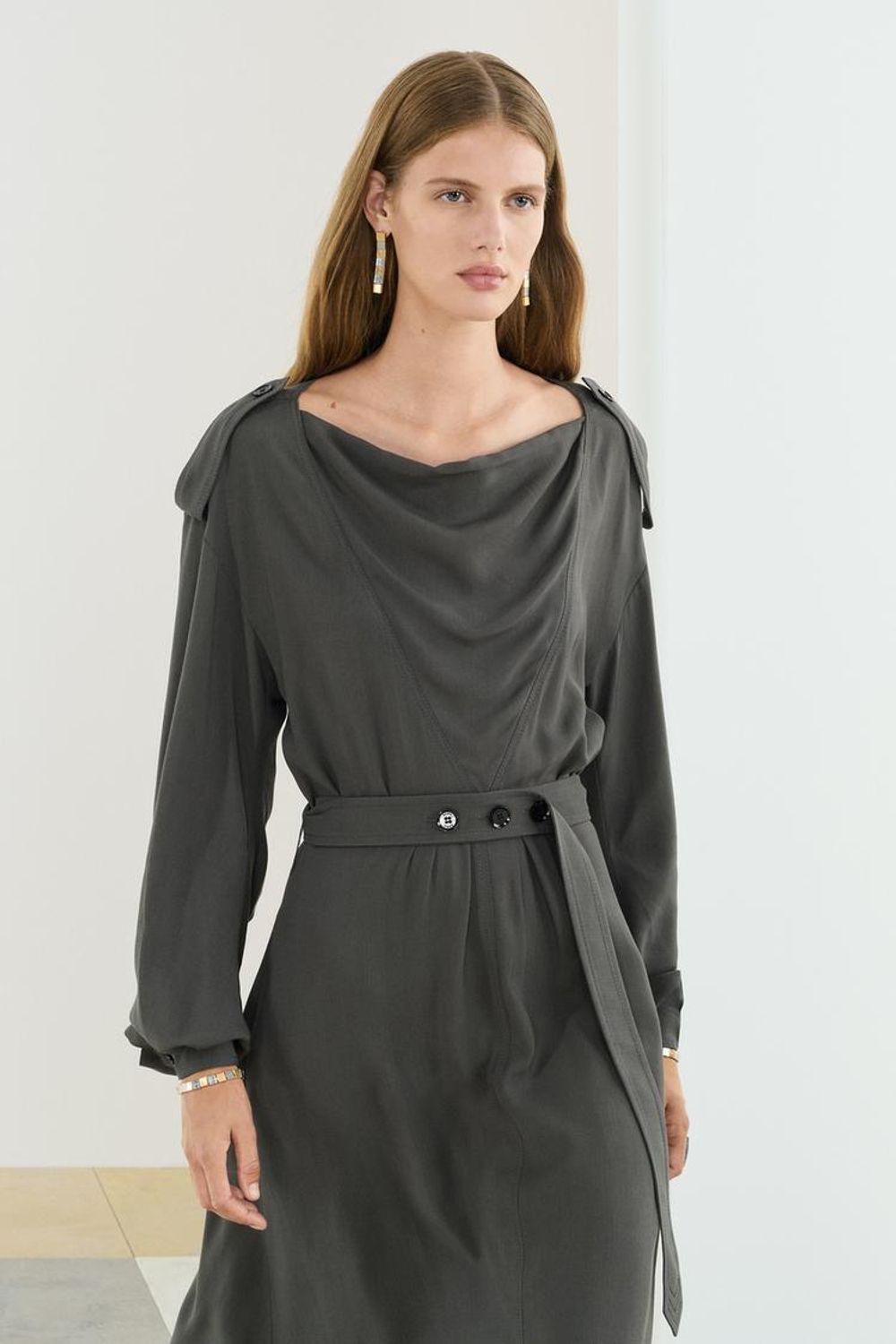 ZARA ПЛАТЬЕ МИДИ С ДЛИННЫМИ РУКАВАМИ И ПОЯСОМ, СЕРЫЙ