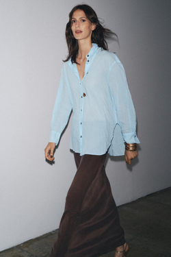 ZARA РУБАШКА ИЗ ЖАТОЙ ТКАНИ С ПУГОВИЦАМИ — ZW COLLECTION, ГОЛУБОЙ