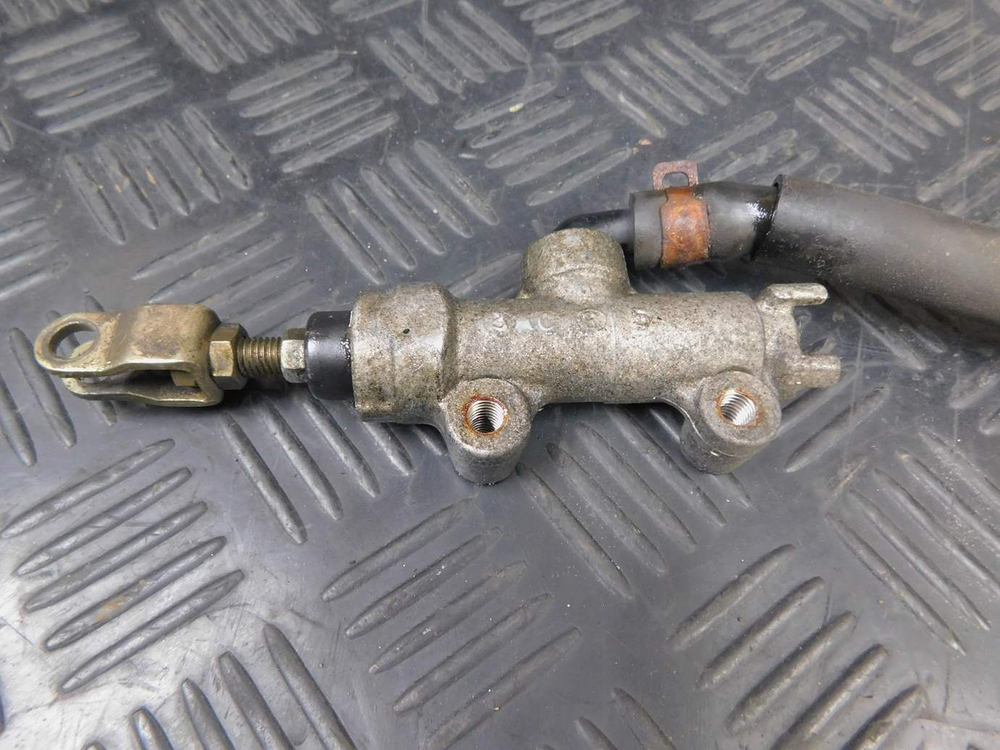 Цилиндр заднего тормоза Kawasaki ZZR 400 98 053027