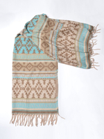 Теплый палантин с орнаментом