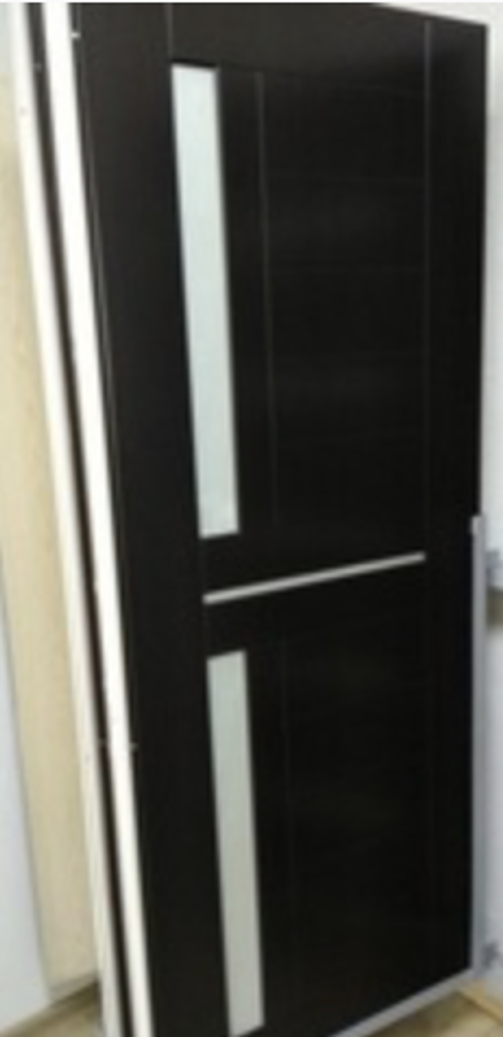 Входная металлическая дверь Лабиринт ROYAL (РОЯЛ) - 02 Венге, стекло белое (квадратная черная фурнитура)