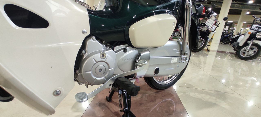 Скутер Honda Super Cub PGM-FI AA09 С ПРОБЕГОМ, зелено-белый