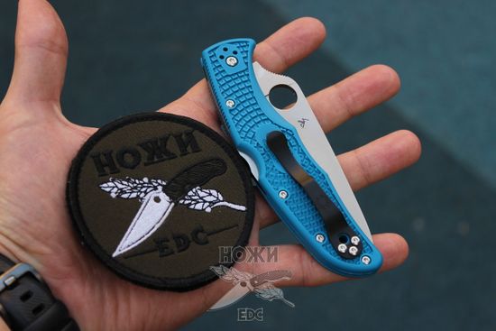Складной нож Spyderco Endura Flat Ground Blue C10FPBL c клинком из стали VG-10, рукоять FRN