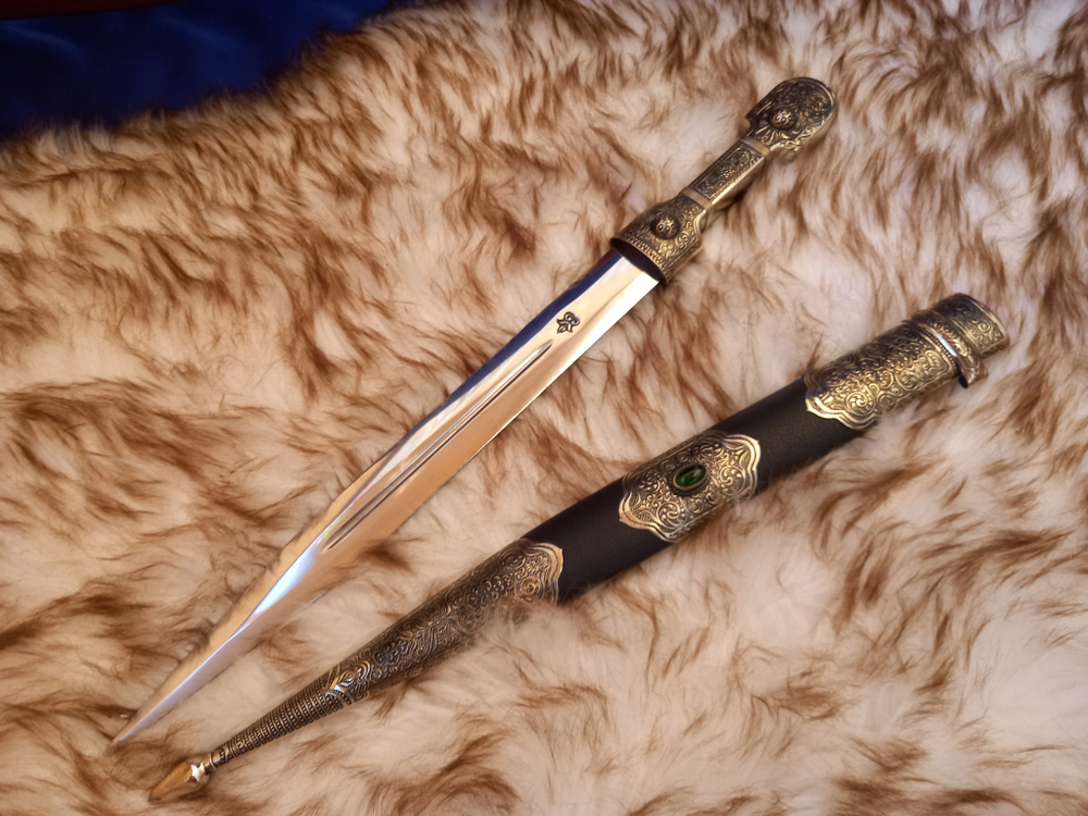 Набор подарочный "Джигит №1" (Кинжал кавказский, 2 рога для вина)