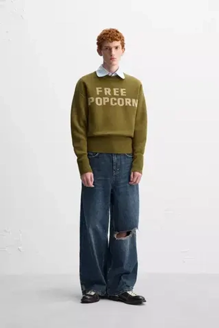 ZARA X HARRY LAMBERT СВИТЕР С КОНТРАСТНОЙ НАДПИСЬЮ, ОЛИВКОВЫЙ