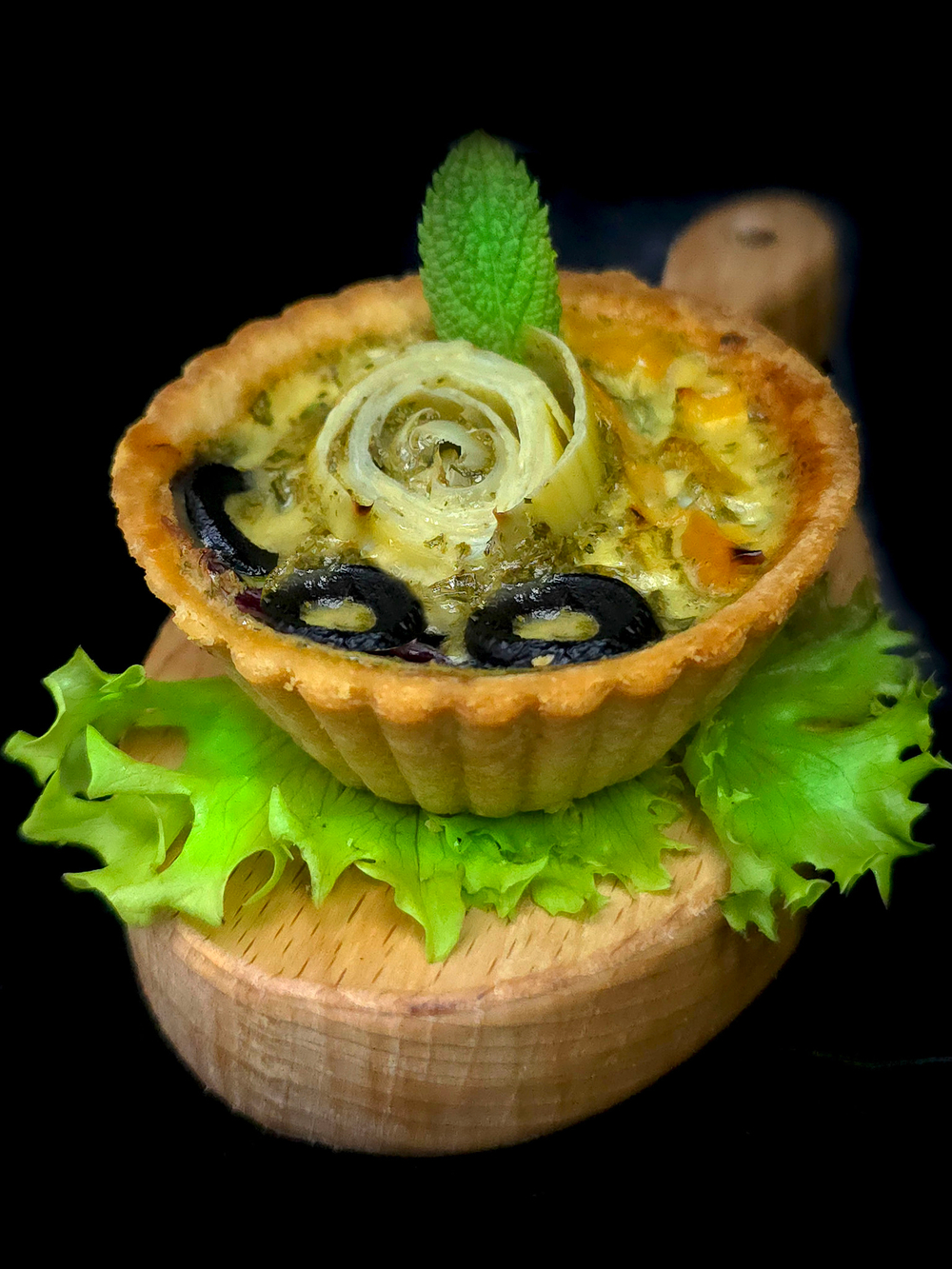 Киш с артишоком и маслинами