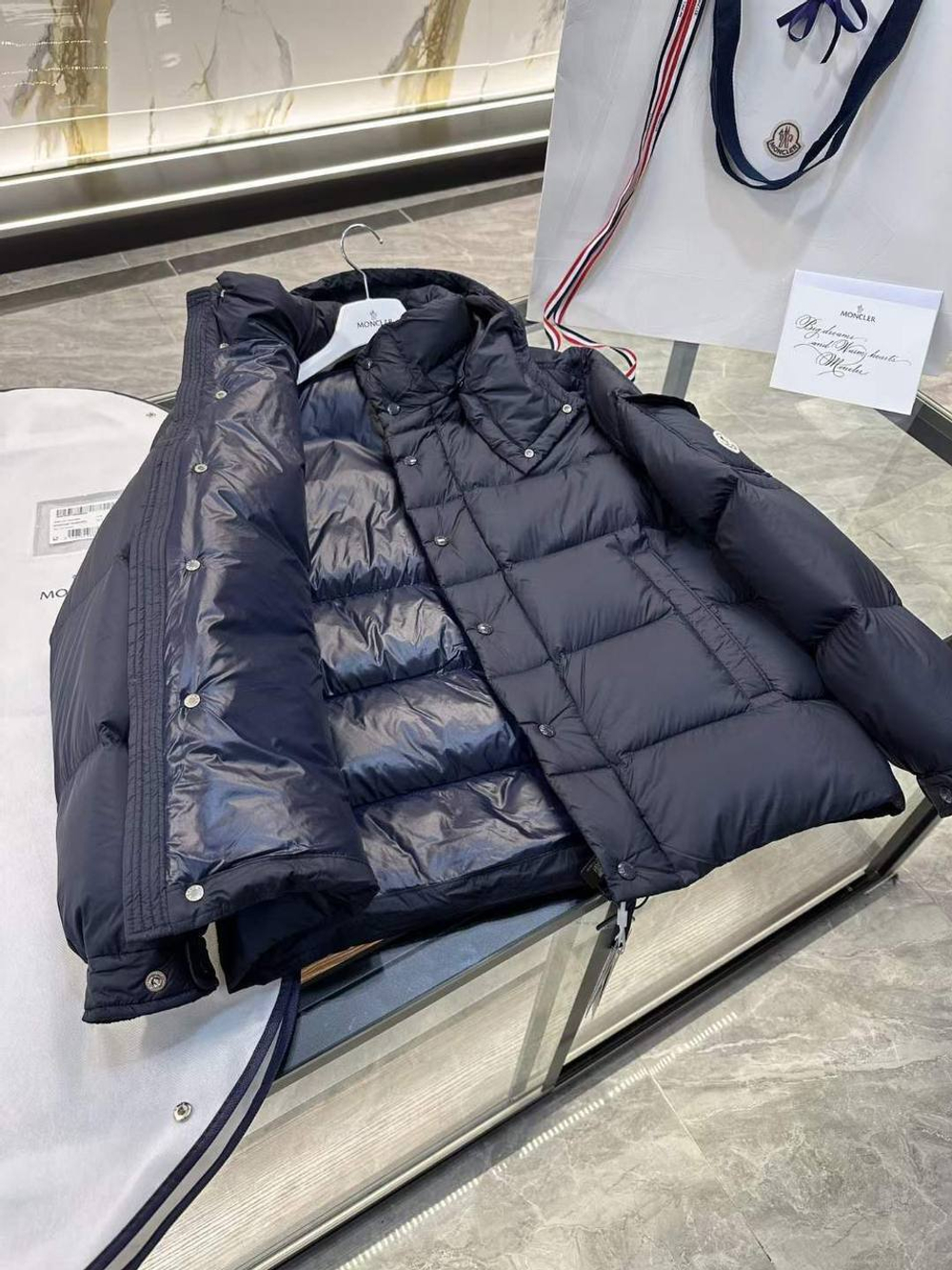 Пуховик Moncler