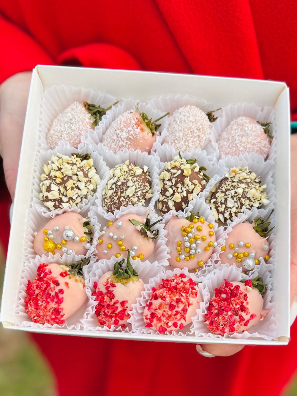 Клубника в шоколаде «Конфетти», 12-16 шт