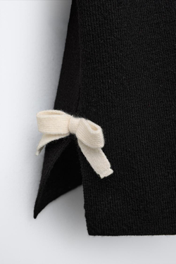 ZARA ВЯЗАНЫЙ ДЖЕМПЕР С ВОЛНИСТЫМИ ДЕТАЛЯМИ, ЧЕРНЫЙ