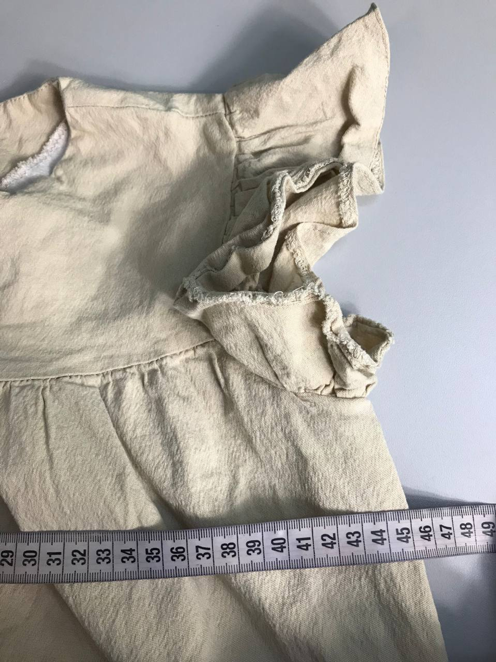 Платье бежевого оттенка и свободного кроя, словно кукольное 46 размер