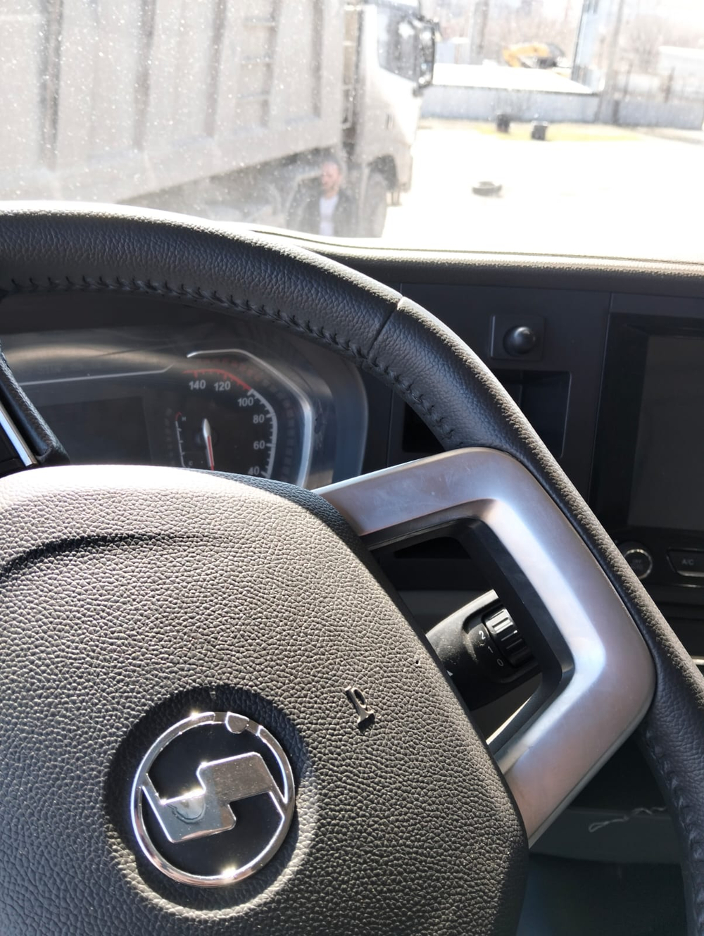 Shacman (Shaanxi) SX* 8x4 Самосвал SX33186V366 (Дизельный, 11,6 л, 423 л.с., МТ)