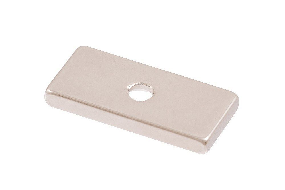 Неодимовый магнит прямоугольный 25х12х3 мм с зенковкой 3,5/7