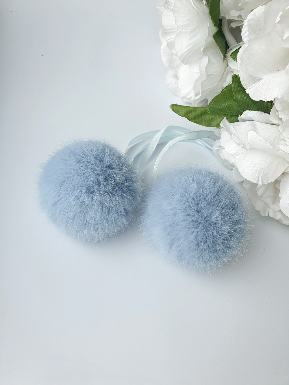 Помпоны из эко-меха,  7 см, цвет Голубой лёд, 2 штуки