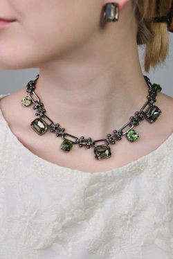 Серьги пусеты серые прямоугольные кристаллы, оттенок графит