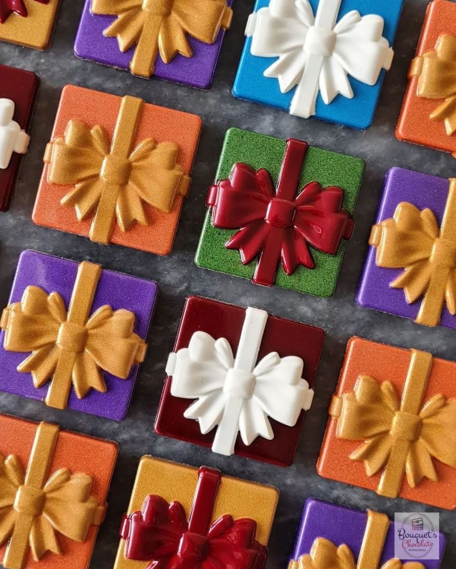 888 | Форма для шоколадных плиток "Подарок" (275х175 мм)